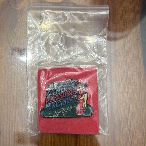 Disney Trading Pin - Pleasure Island 1994 - Picture 2 of 5